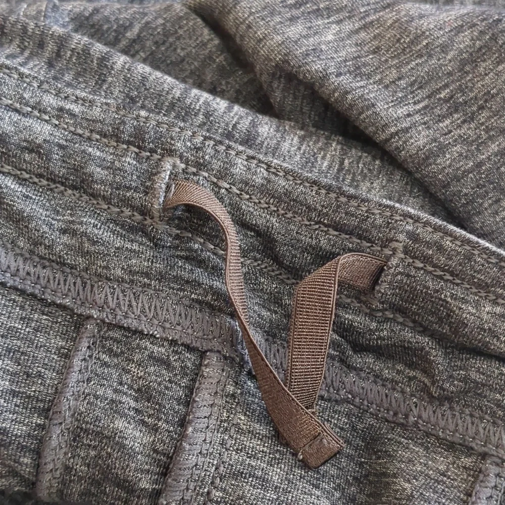 10 Short Kuhl Gray Pull On Style Stretchy Activewear Pants - Picture 13 of 15